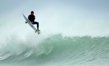 Surfisti in gara a Tirrenia per ricordare Davide Turini