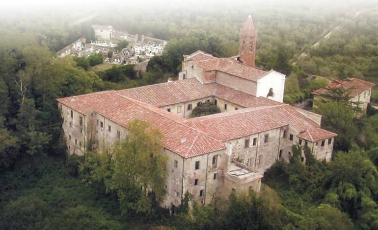 Calci: un grande abbraccio per salvare il convento di Nicosia