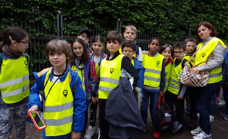 Bambini e bambine delle scuole alla conquista delle strade della città