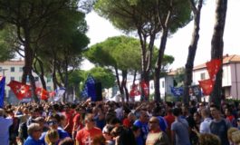 Parola ai tifosi fuori dall'Arena Garibaldi