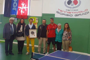 Da sinistra Luciano Del Seppia, Elena Meini, Daniele Menichetti, Alessandro Brucalassi, Denis Gradi, Patrizia Bacci (moglie di Giorgio Gradi), Susanna Ceccardi.