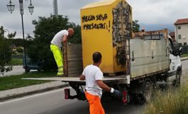 Cascina, rimossi 12 cassonetti per la raccolta degli abiti usati