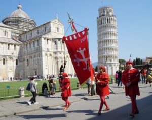 Gonfalone in piazza Miracoli