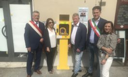 Nuovo defibrillatore in piazza Garibaldi in ricordo di Carlo Giannotti