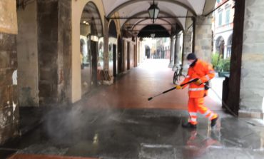 Coronavirus, il Sindaco dispone la chiusura dei parchi pubblici in città, in corso la sanificazione dell’asse pedonale dalla stazione al Duomo