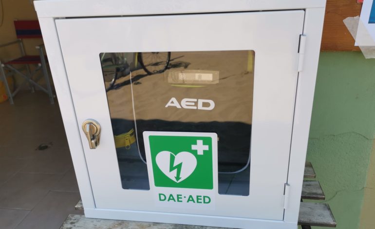 Un defibrillatore al Bagno degli Americani