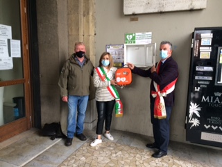 Torre dell’Orologio, rimesso al suo posto un defibrillatore rubato alcuni mesi fa