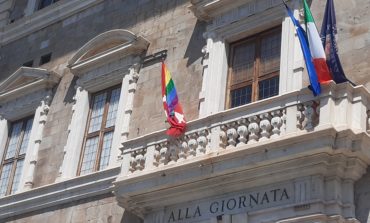 La bandiera arcobaleno sul Rettorato dell’Università di Pisa per il Toscana Pride 2021