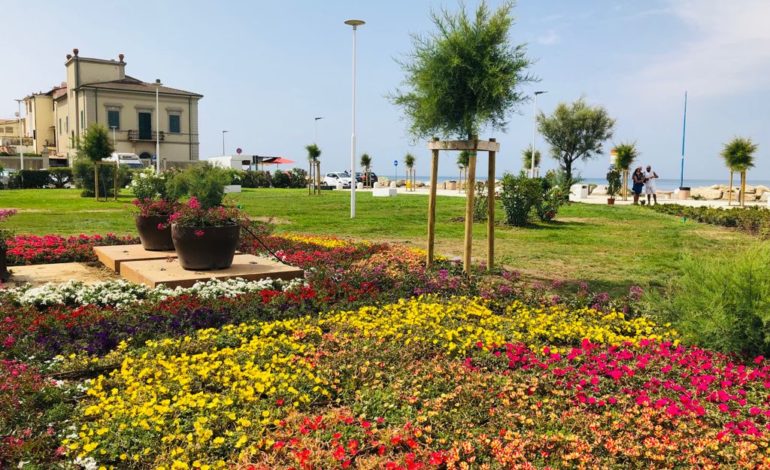 Il litorale cambia volto, inaugurata piazza Gorgona a Marina di Pisa