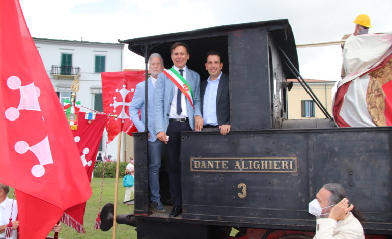 La locomotiva del Trammino è tornata in piazza delle Baleari a Marina di Pisa