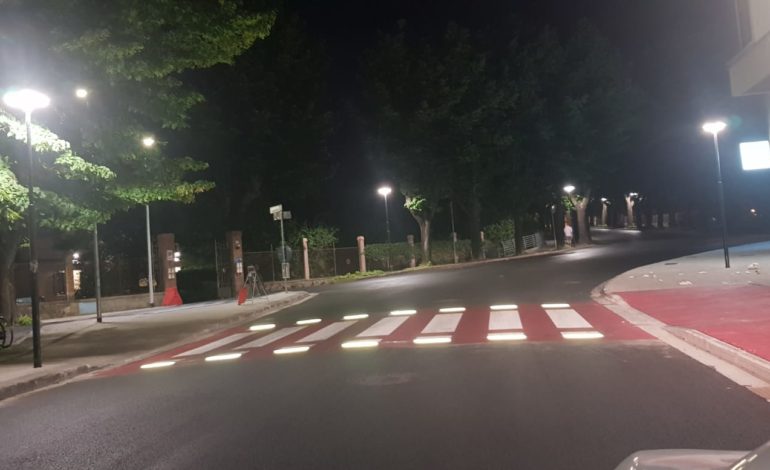 Attivata l’illuminazione notturna per gli attraversamenti pedonali di piazza Giusti