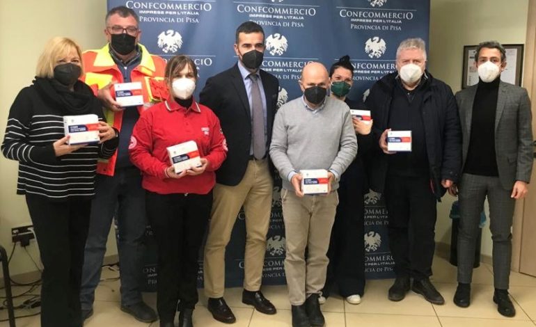 Confcommercio e SIB donano 500 mascherine alle associazioni di volontariato pisane