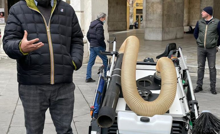 Mezzi ecologici per la raccolta e lo spazzamento in centro storico