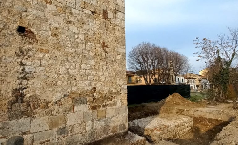 Cantiere di via Nino Bixio, ritrovato un tratto di mura medievali