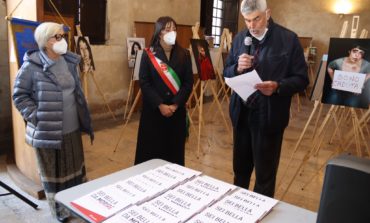 Pisa celebra la Festa della Donna: a Palazzo Gambacorti inaugurata la mostra fotografica “Sei bella da morire”