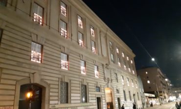 ﻿La Luminara protagonista anche a Roma: i lampanini illuminano un palazzo de La Sapienza