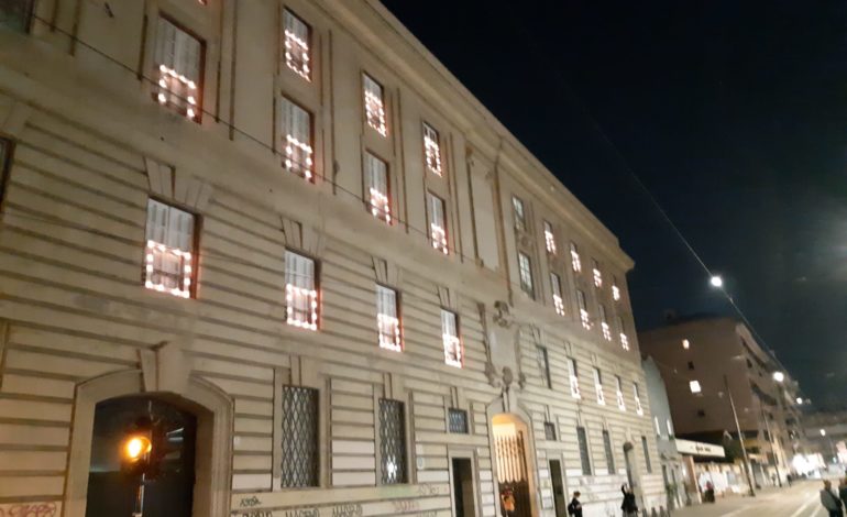 ﻿La Luminara protagonista anche a Roma: i lampanini illuminano un palazzo de La Sapienza