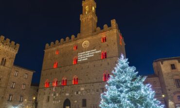 A Natale Volterra si illumina di poesia con le parole d'autore di Franco Arminio