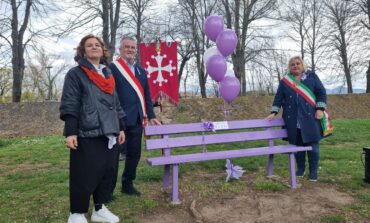 Inaugurata sul viale delle Piagge la “panchina lilla” per sensibilizzare sul tema dei disturbi alimentari﻿