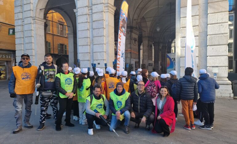 ﻿Ambiente, gli studenti a caccia di mozziconi per le strade della città