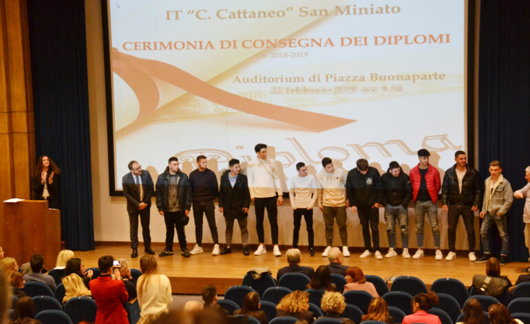 All’istituto “Carlo Cattaneo” di San Miniato torna la cerimonia della consegna dei diplomi﻿