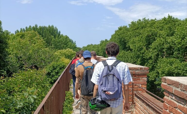 Mura di Pisa, visita naturalistica emozionale sperimentale con i ragazzi del progetto Mowgli