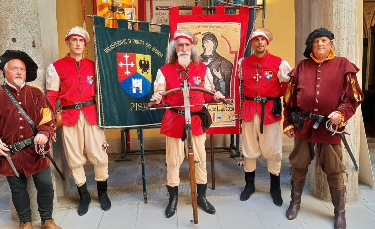 Sul prato di piazza Duomo il torneo nazionale della balestra antica